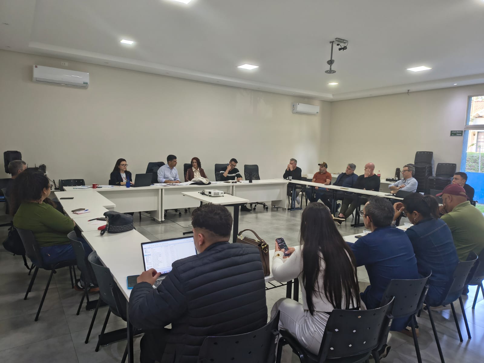 Câmara Técnica de Turismo do AMVAPA reúne municípios para alinhar ações do segundo semestre